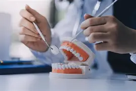 معاينة عيادة الاسنان